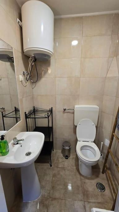 Apartamento Cave -1 Estudio Inteiro No Areeiro Em *