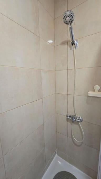 Cave -1 Estudio Inteiro No Areeiro Em Apartamento *