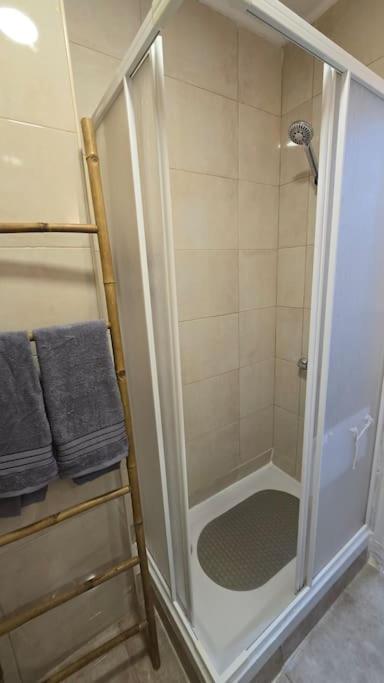 Apartamento Cave -1 Estudio Inteiro No Areeiro Em Lisboa